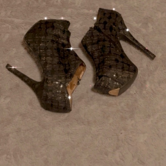 Heels - Picture 2 of 4